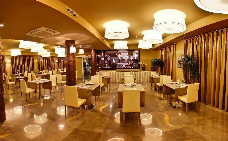 Hotel Kristal Palace - Tonelli Hotels - Adult Friendly Riva del Garda
